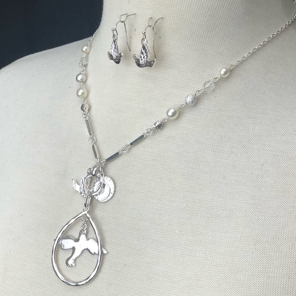 Silver Peace Dove Bird Necklace Earrings Set - Picture 3 of 3